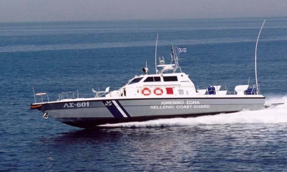 Τήνος: Εντοπίστηκαν καλά στην υγεία τους οι τρεις κολυμβητές και ο κωπηλάτης